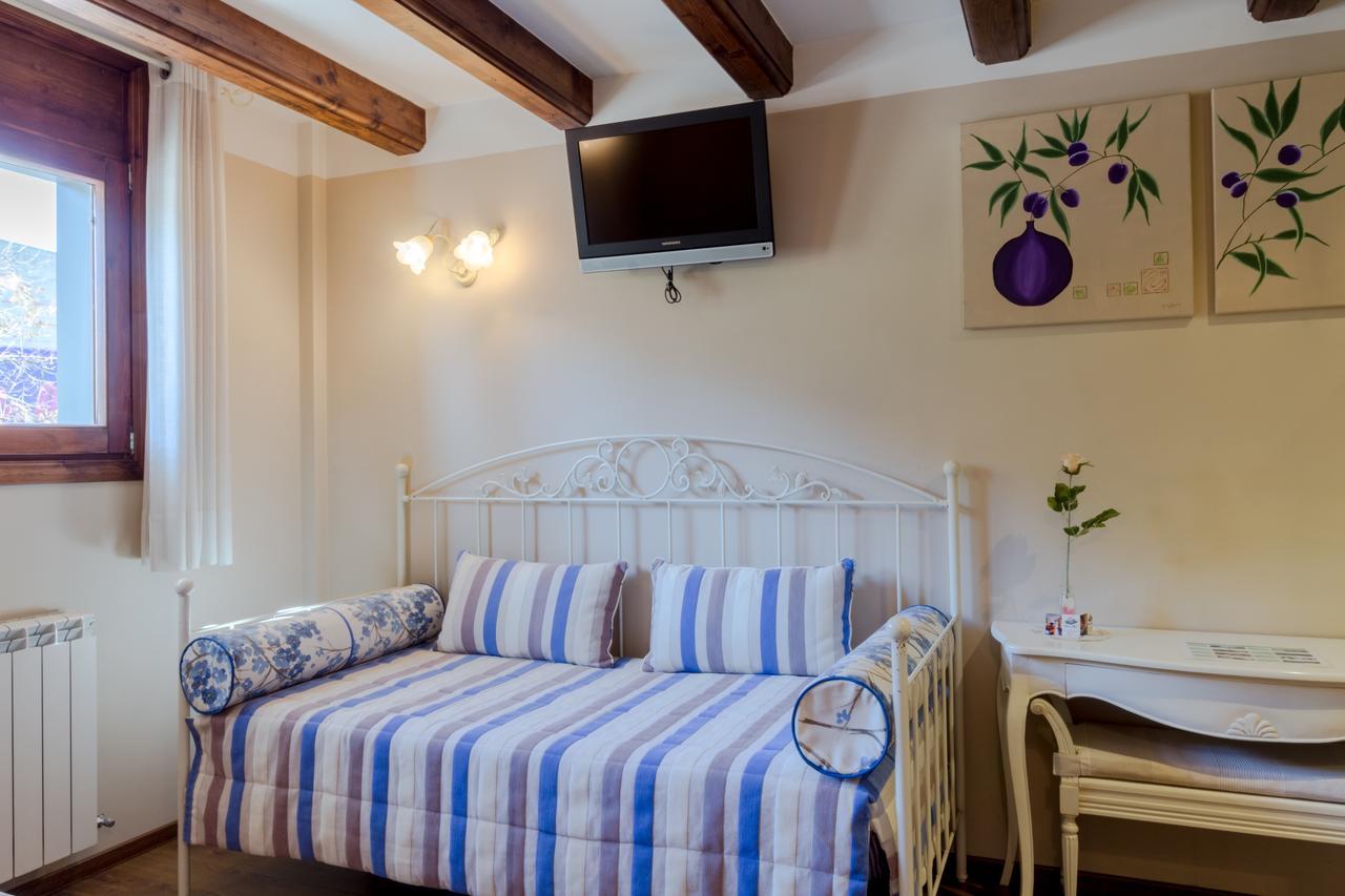 Hotel Flor De Neu เอลปอนต์ เด ซูเอร์ต ภายนอก รูปภาพ